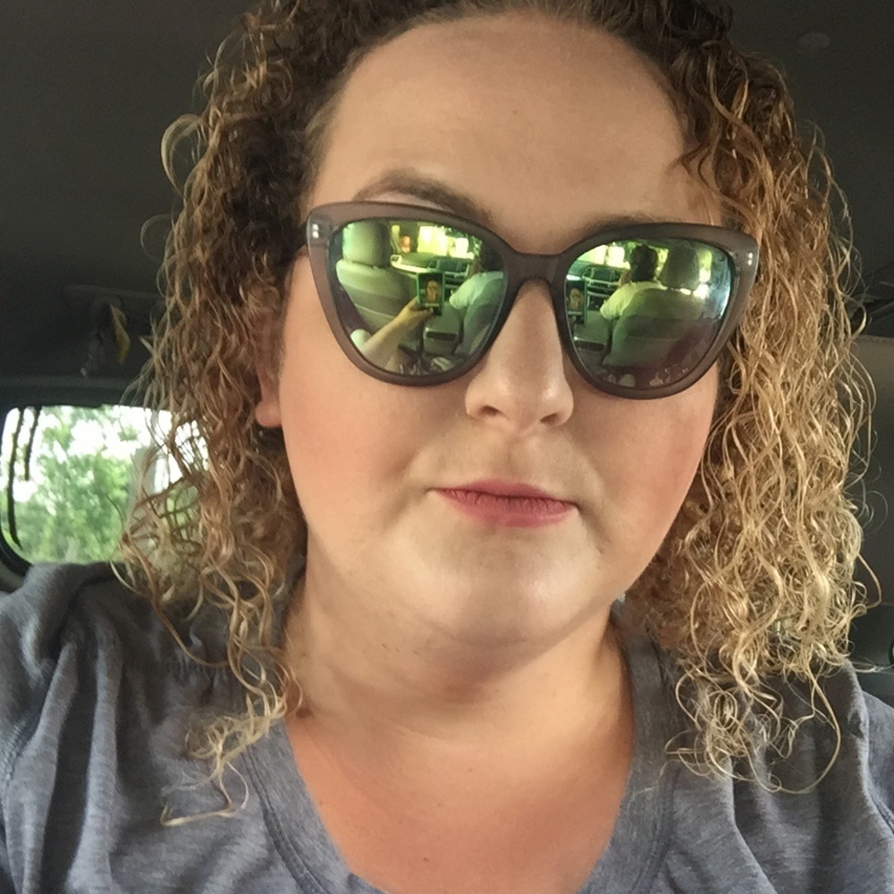 Meet your Posher, Kayla